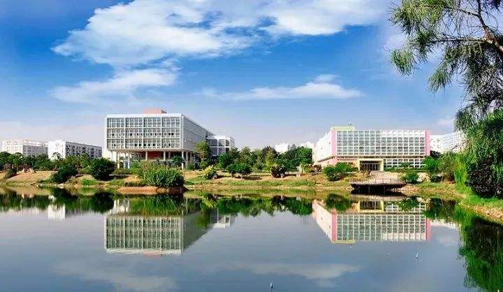 雷竞技网职业学院师资力量怎样?在哪?有哪些特色专业?学费多少