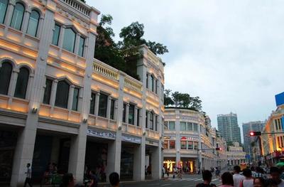 中山路步行街:以粉红和乳白作为主色调,有浓郁的南洋风情