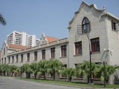 中国教育史上第一所由华侨创办的大学,也是公认的中国最美的大学